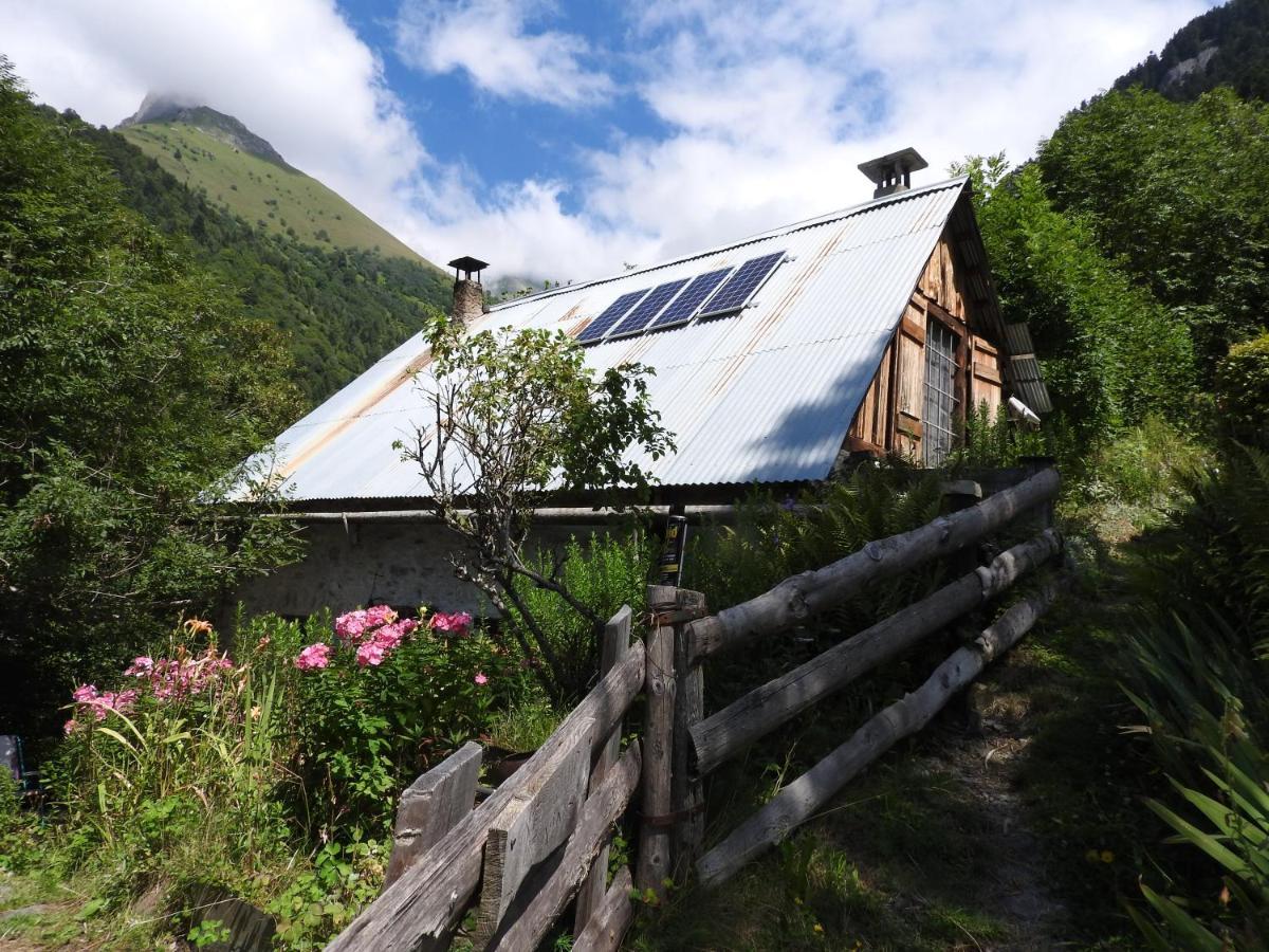 Gite Au Printemps Japonais, Petit Train De La Mure, Parc Des Ecrins Pierre-Chatel Экстерьер фото
